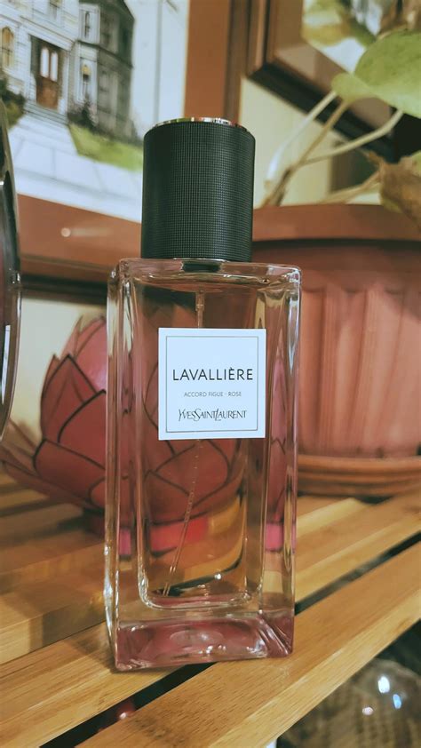 Lavalliere Yves Saint Laurent for women and men 